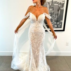 GORGEOUS & BRAND NEW Martina Liana dress.